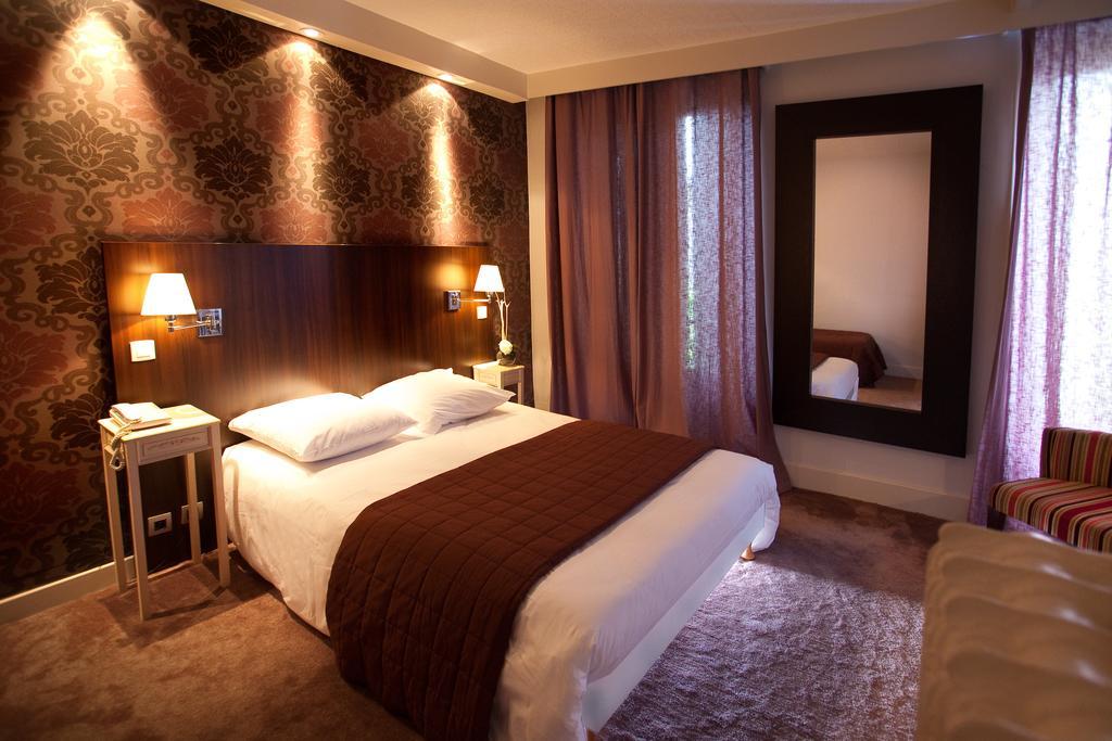 Hotel Les Negociants Валанс Екстериор снимка