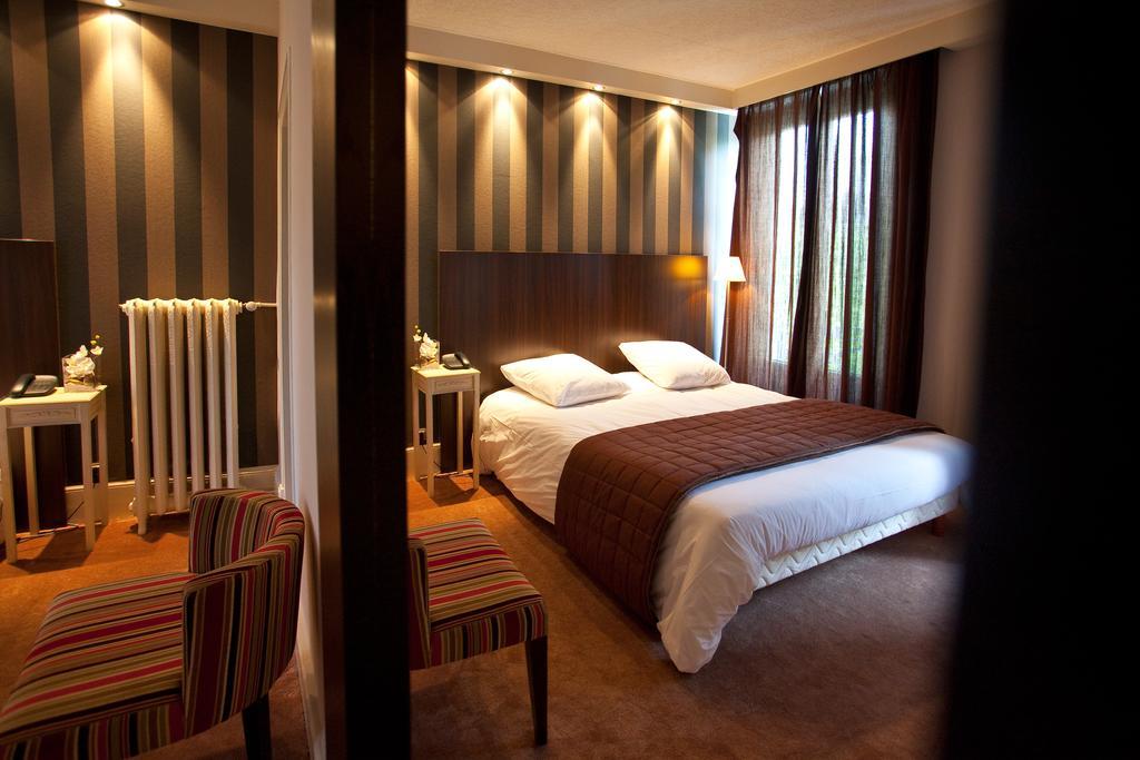 Hotel Les Negociants Валанс Екстериор снимка