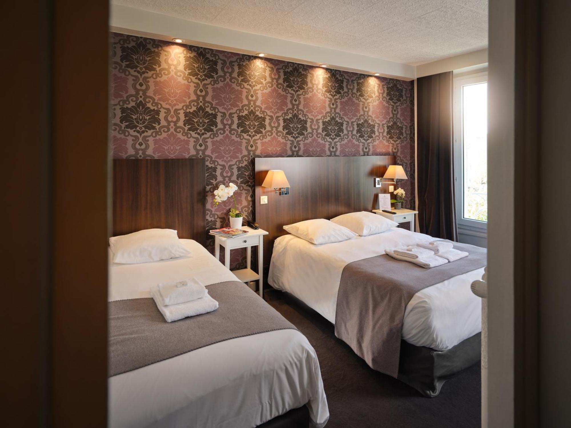 Hotel Les Negociants Валанс Екстериор снимка