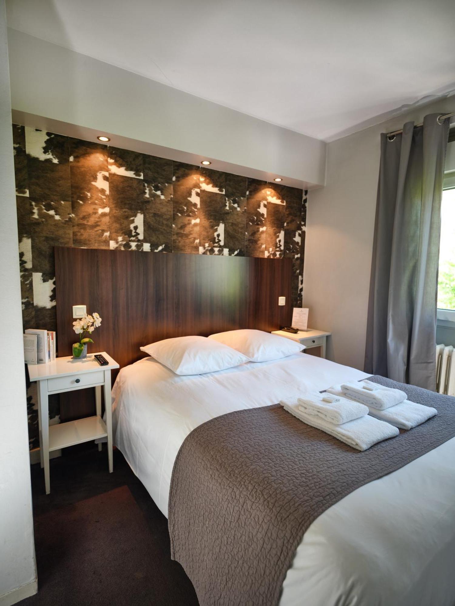 Hotel Les Negociants Валанс Екстериор снимка