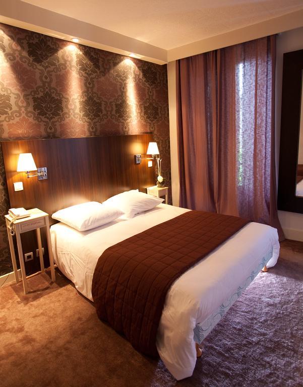 Hotel Les Negociants Валанс Екстериор снимка